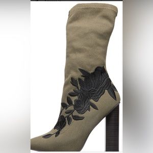 Qupid Parma Khaki stretch high heel boots size 9